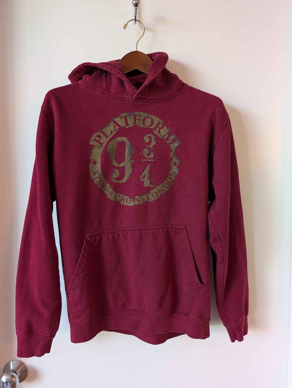 Harry Potter Platform 9 3/4 Burgundy Hoodie Small AS-IS
